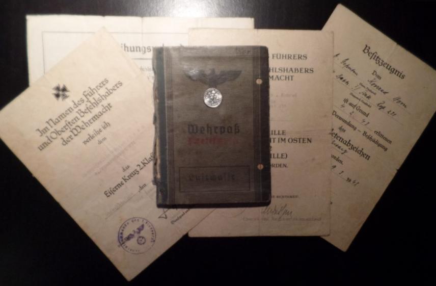 WH (Luftwaffe) Wehrpass/award-document grouping - Flakrgt.231 - Horn