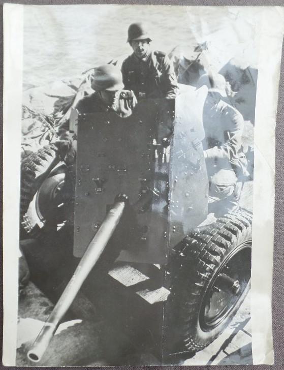 Propaganda photo - 3,7 cm.Pak gun