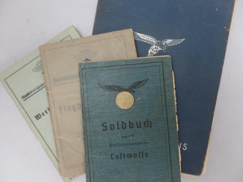 Soldbuch / Flugbuch grouping - Luftwaffe  - Siegel