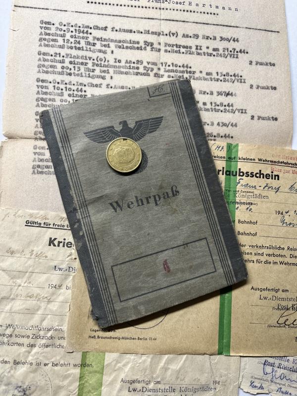 Wehrpass  - Luftwaffe - schw.Heimat Flakbattr.242/VII -  Hartmann